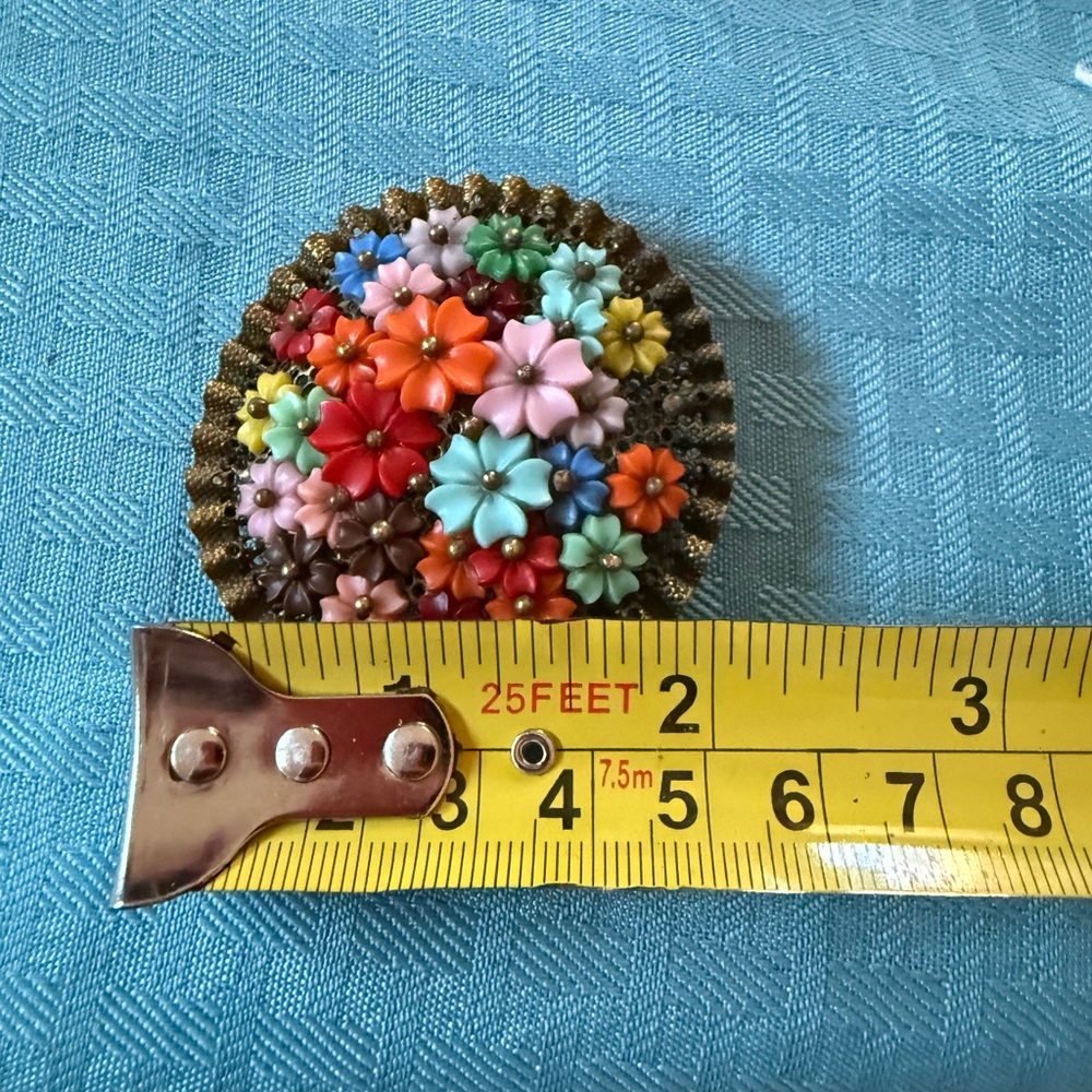 Vintage Miriam Haskell Multicolor Floral Cluster Brooch – Signed Filigree Dome - Picture 7 of 7